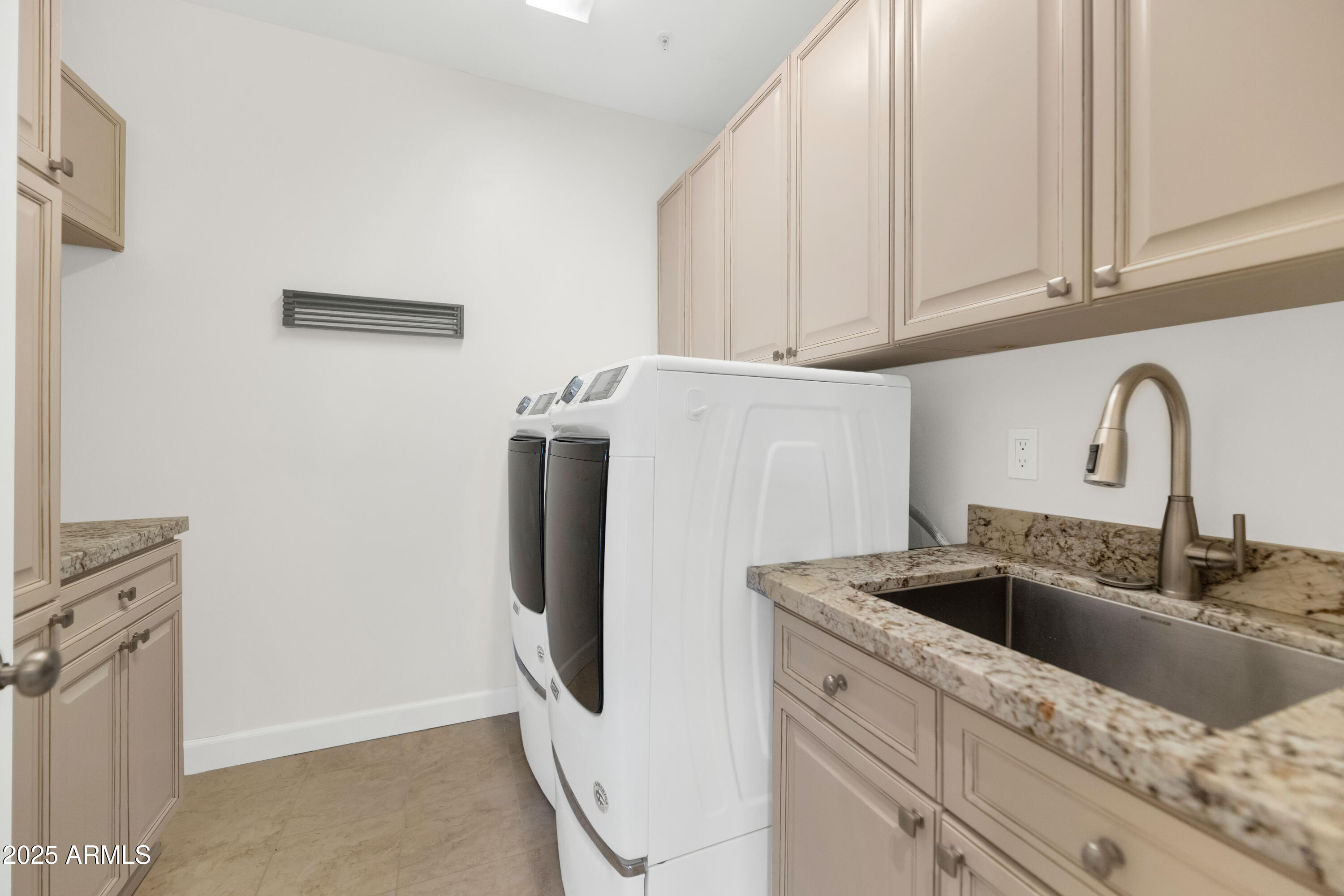 8989 N GAINEY CENTER Drive, 211
