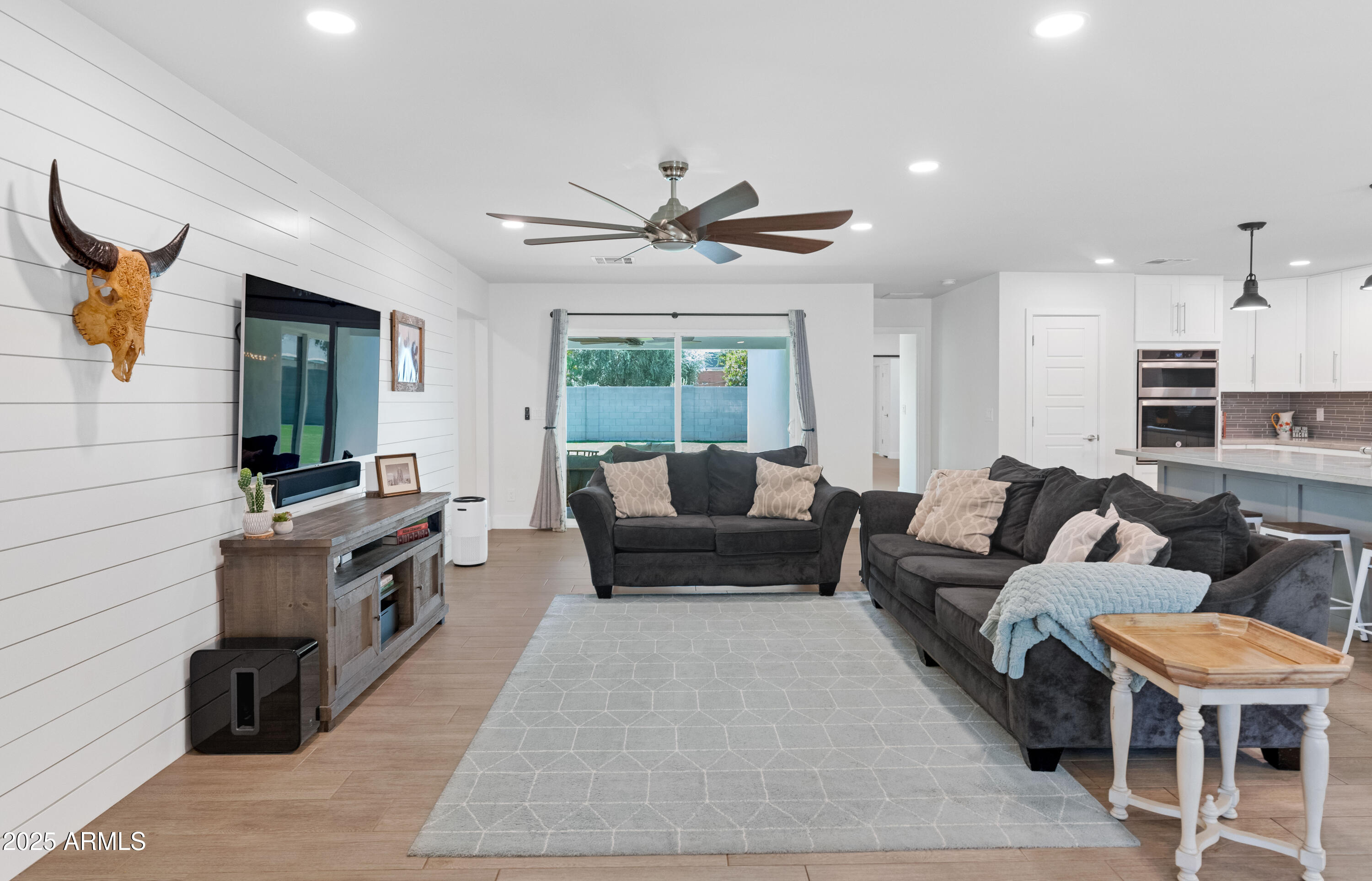 1127 E FERN Drive