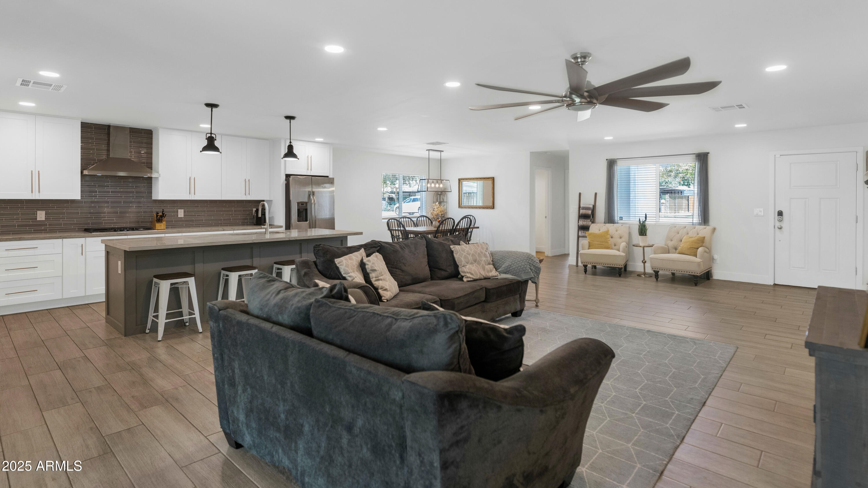 1127 E FERN Drive