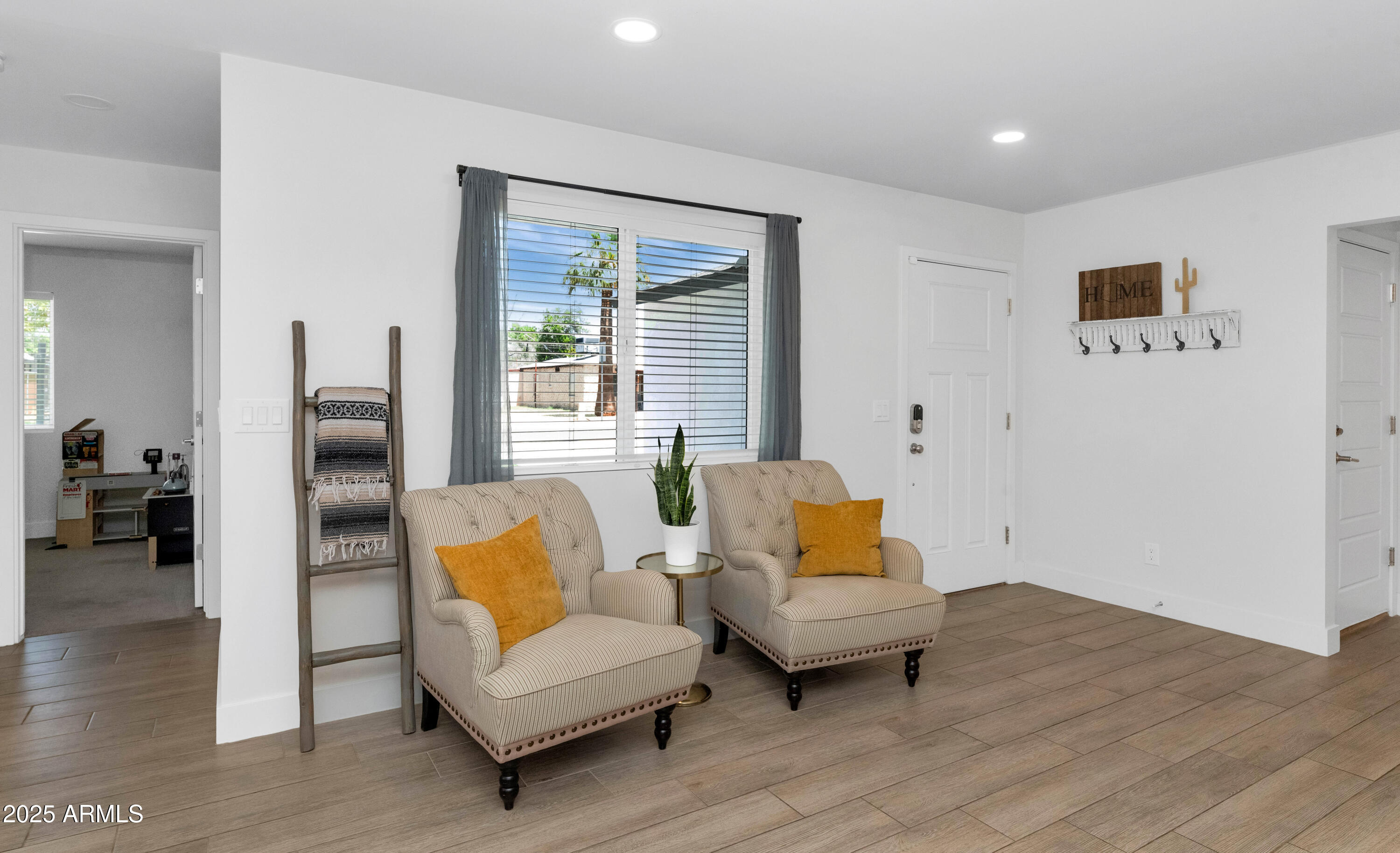 1127 E FERN Drive