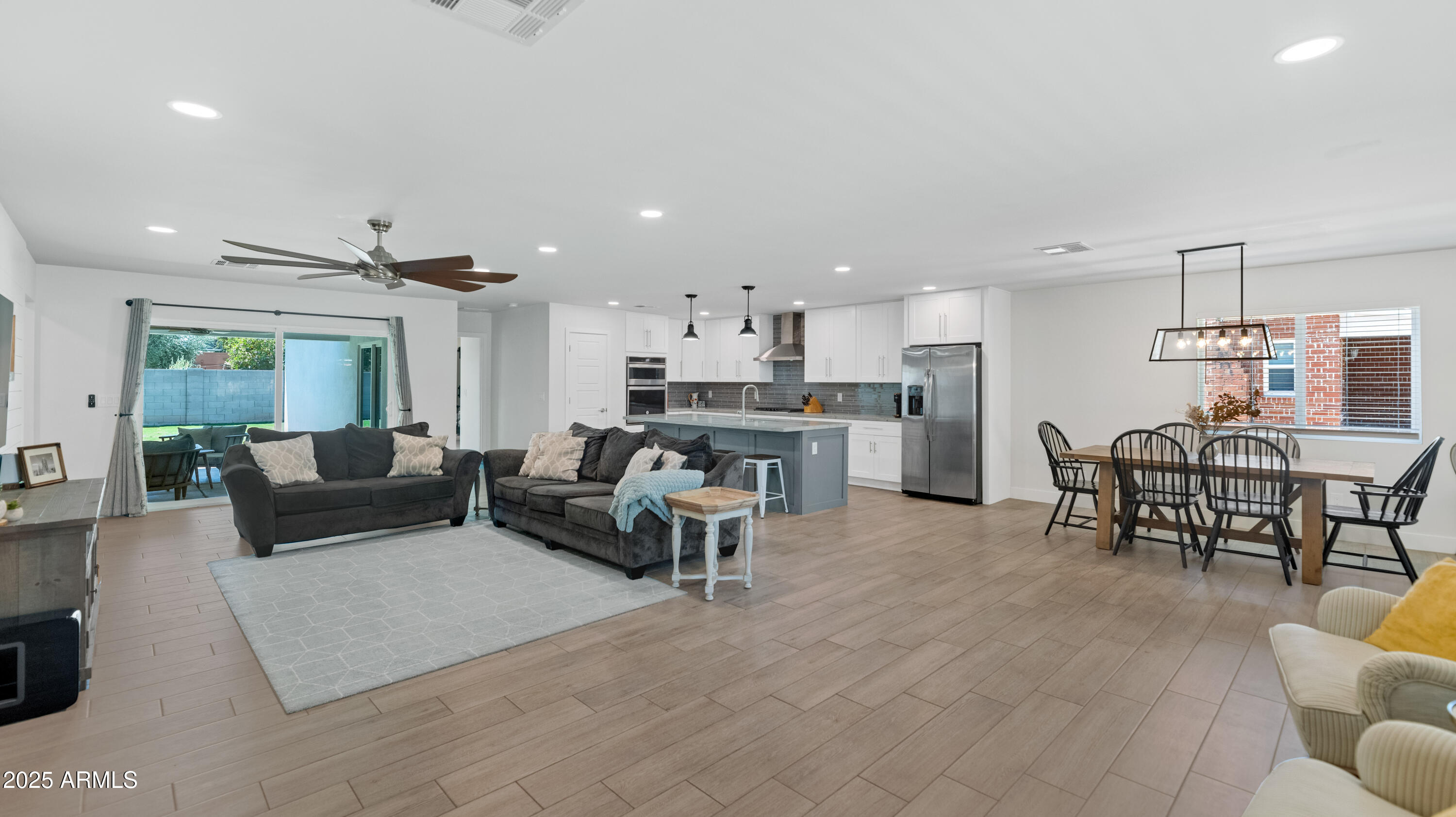 1127 E FERN Drive