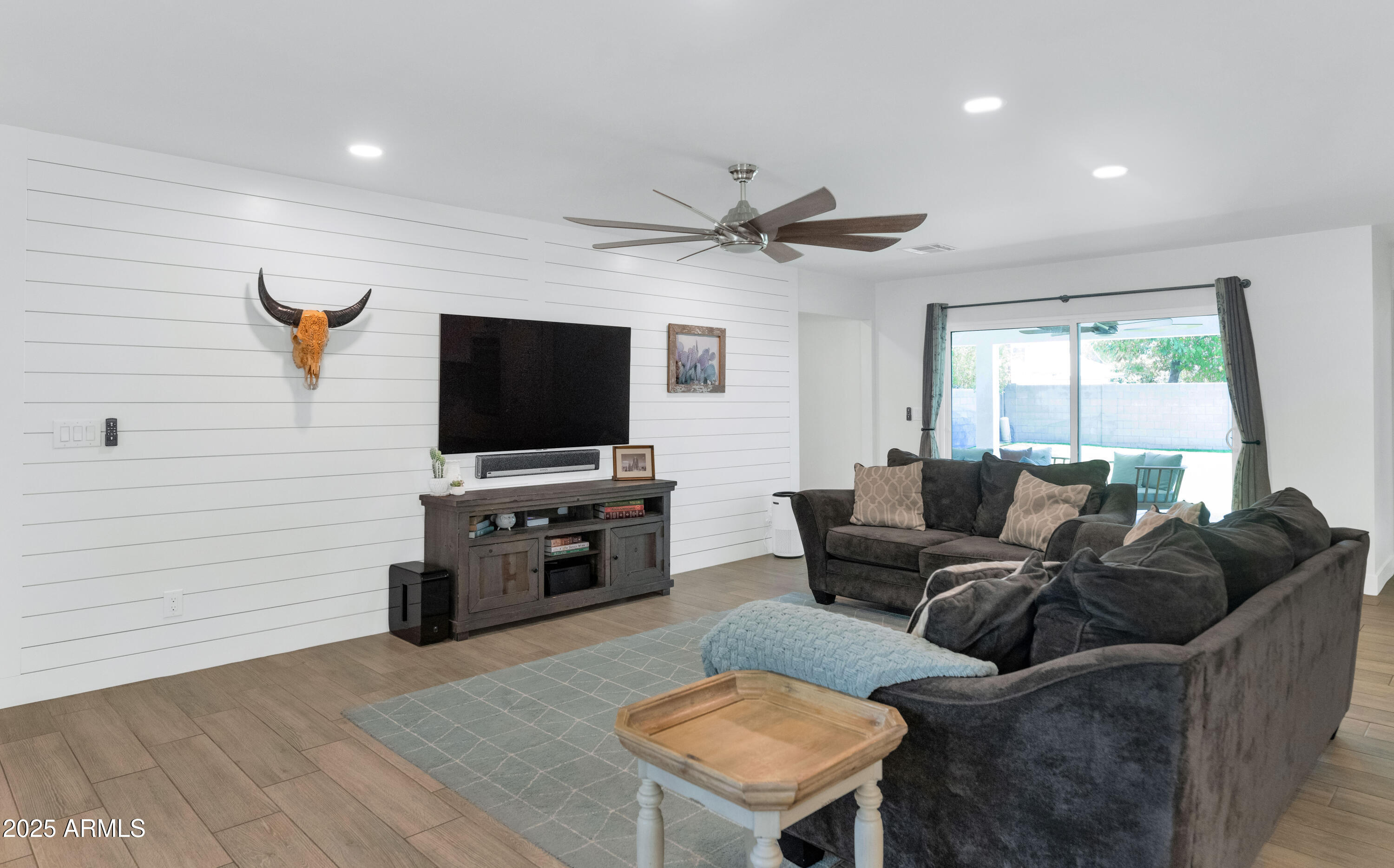 1127 E FERN Drive