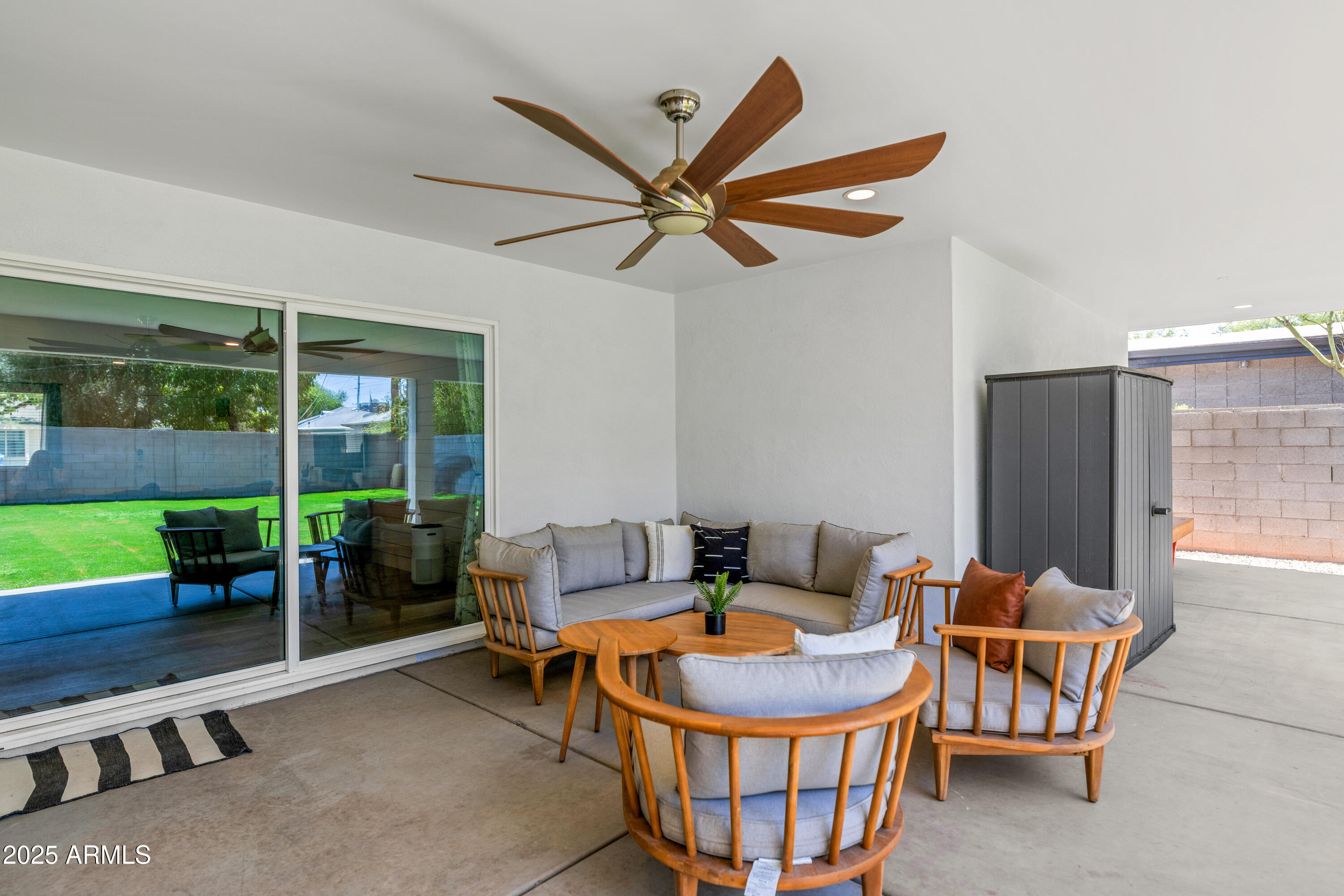 1127 E FERN Drive