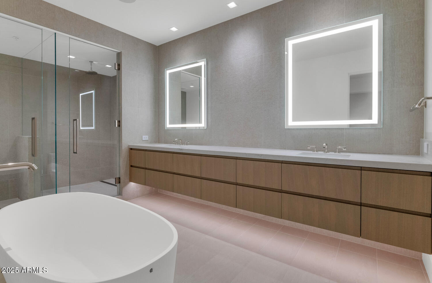 6587 N PALMERAIE Boulevard 2007