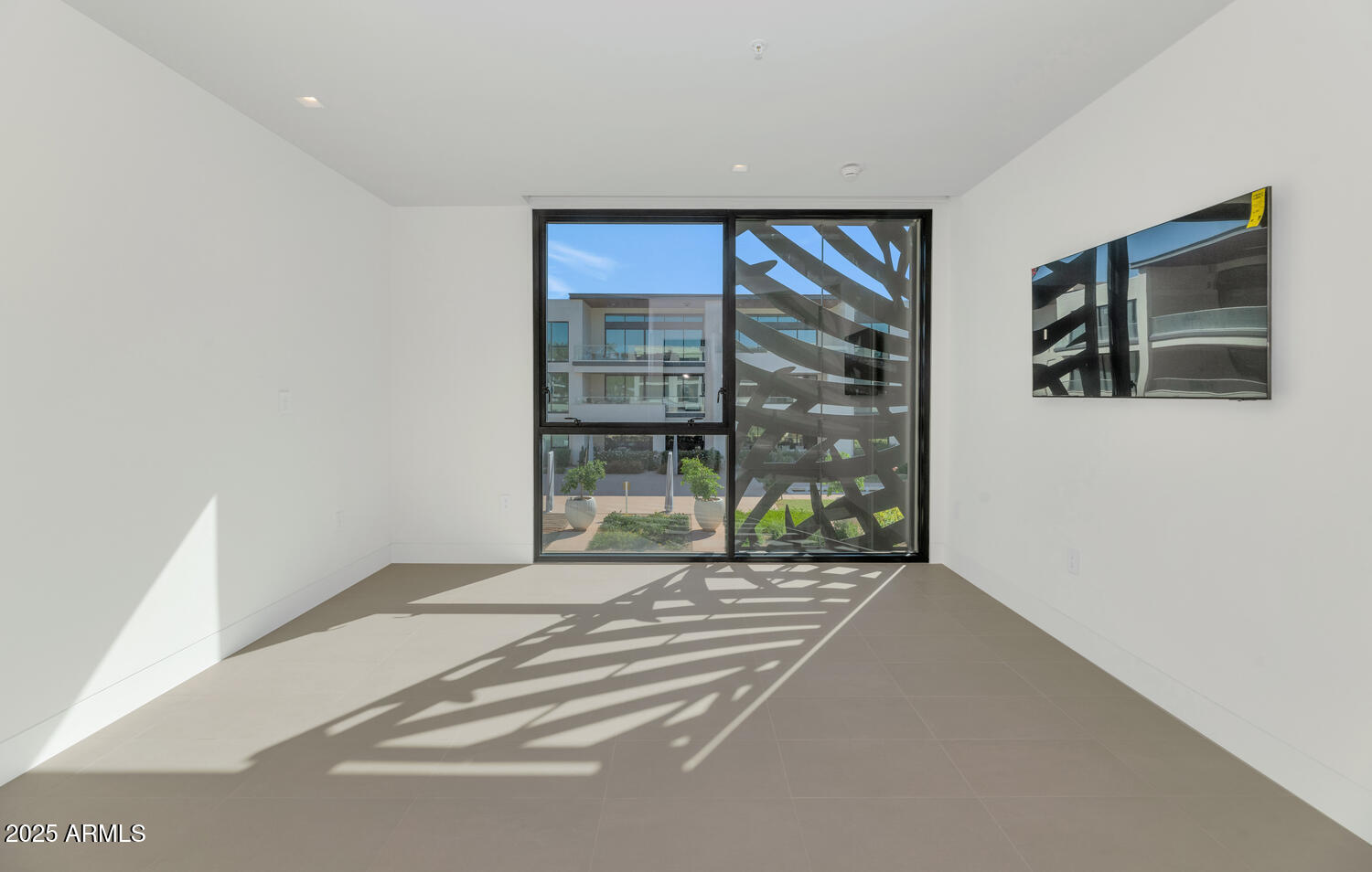 6587 N PALMERAIE Boulevard 2007