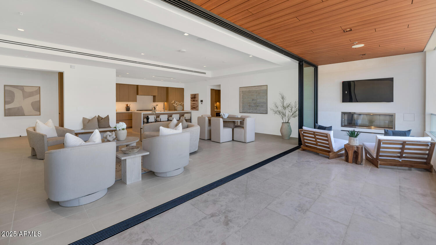 6587 N PALMERAIE Boulevard 2007