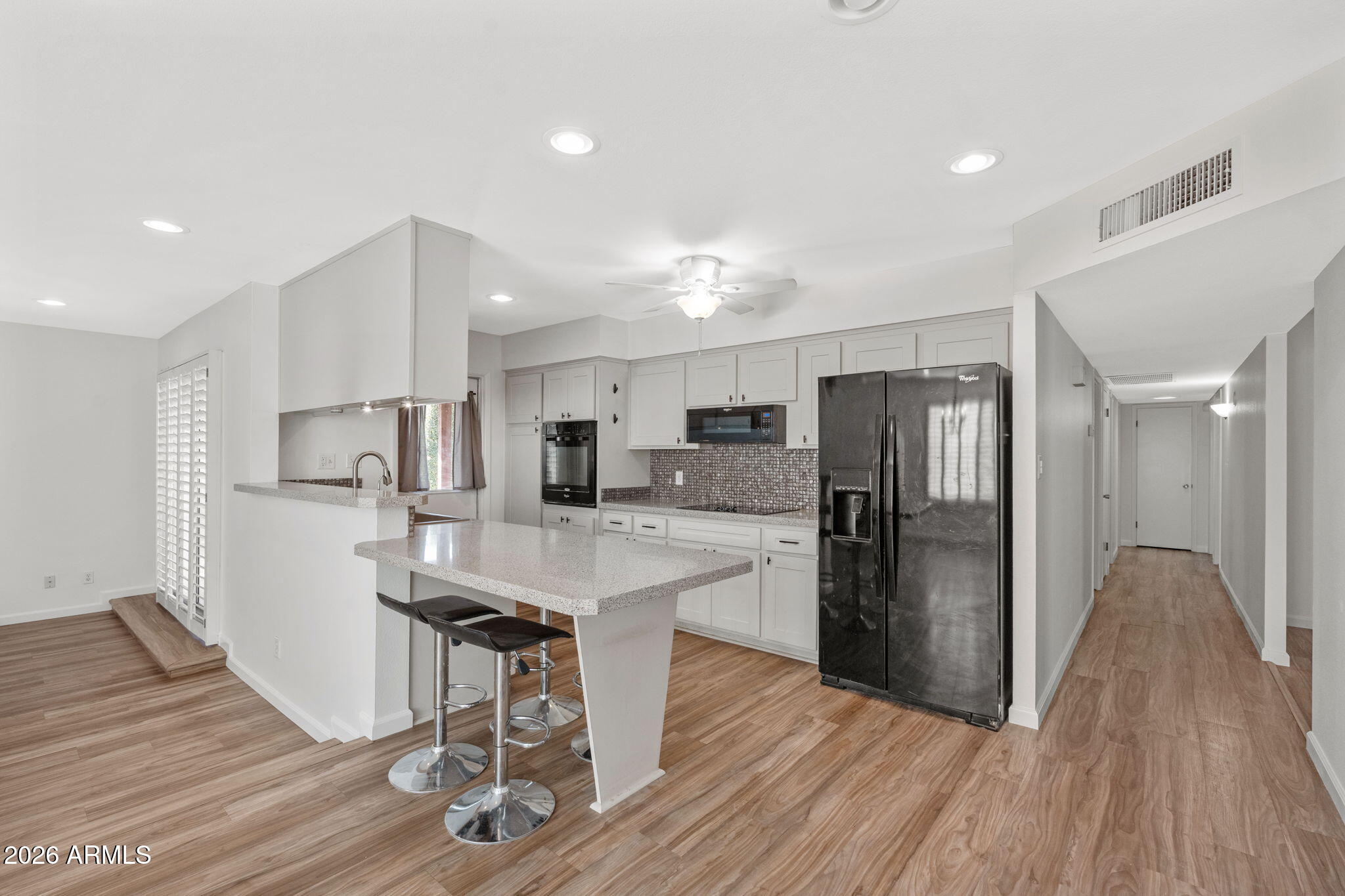 2137 E APOLLO Avenue