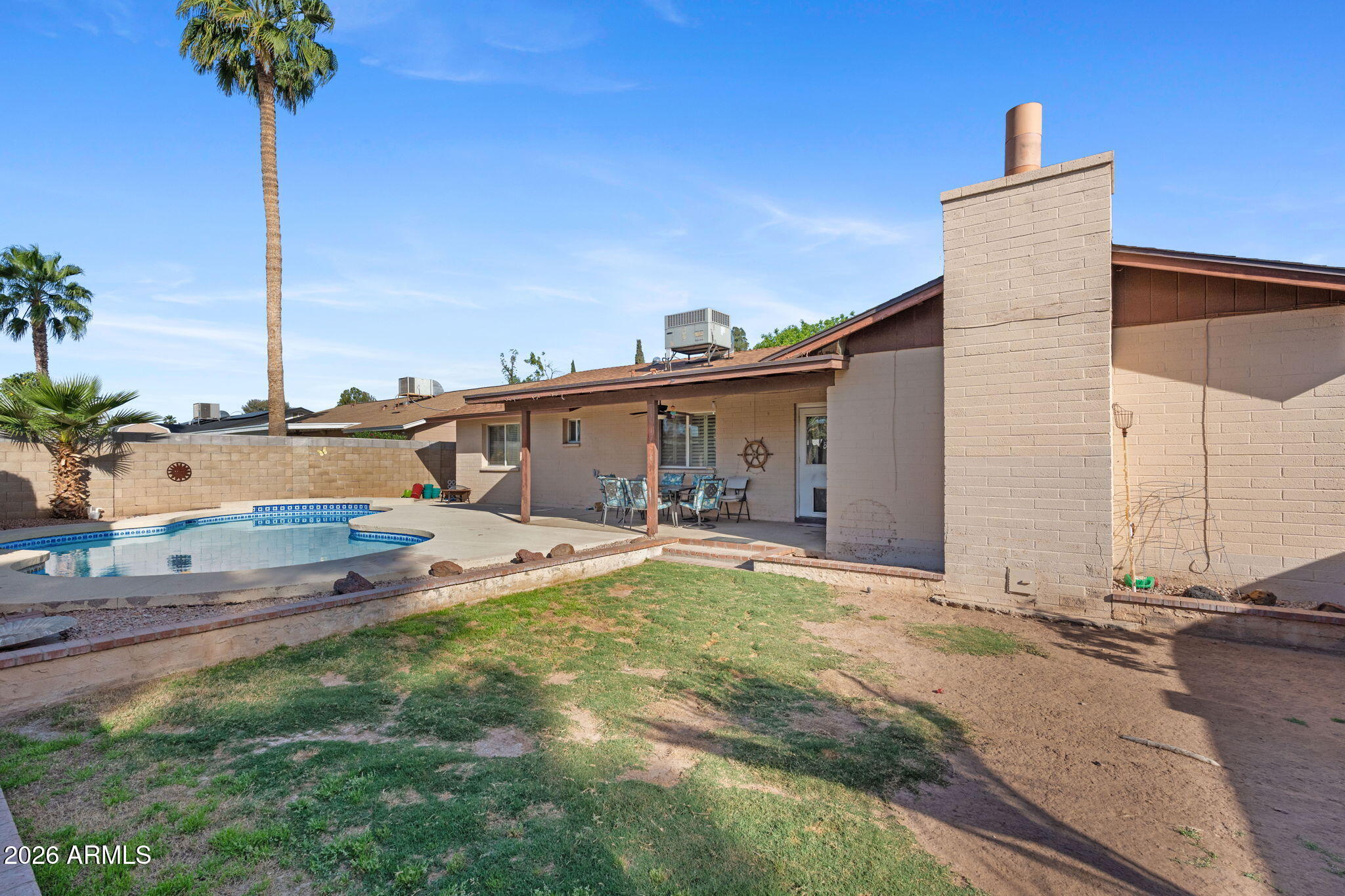 2137 E APOLLO Avenue