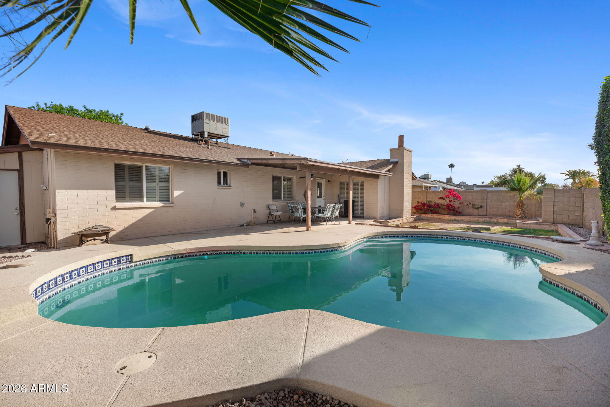 2137 E APOLLO Avenue