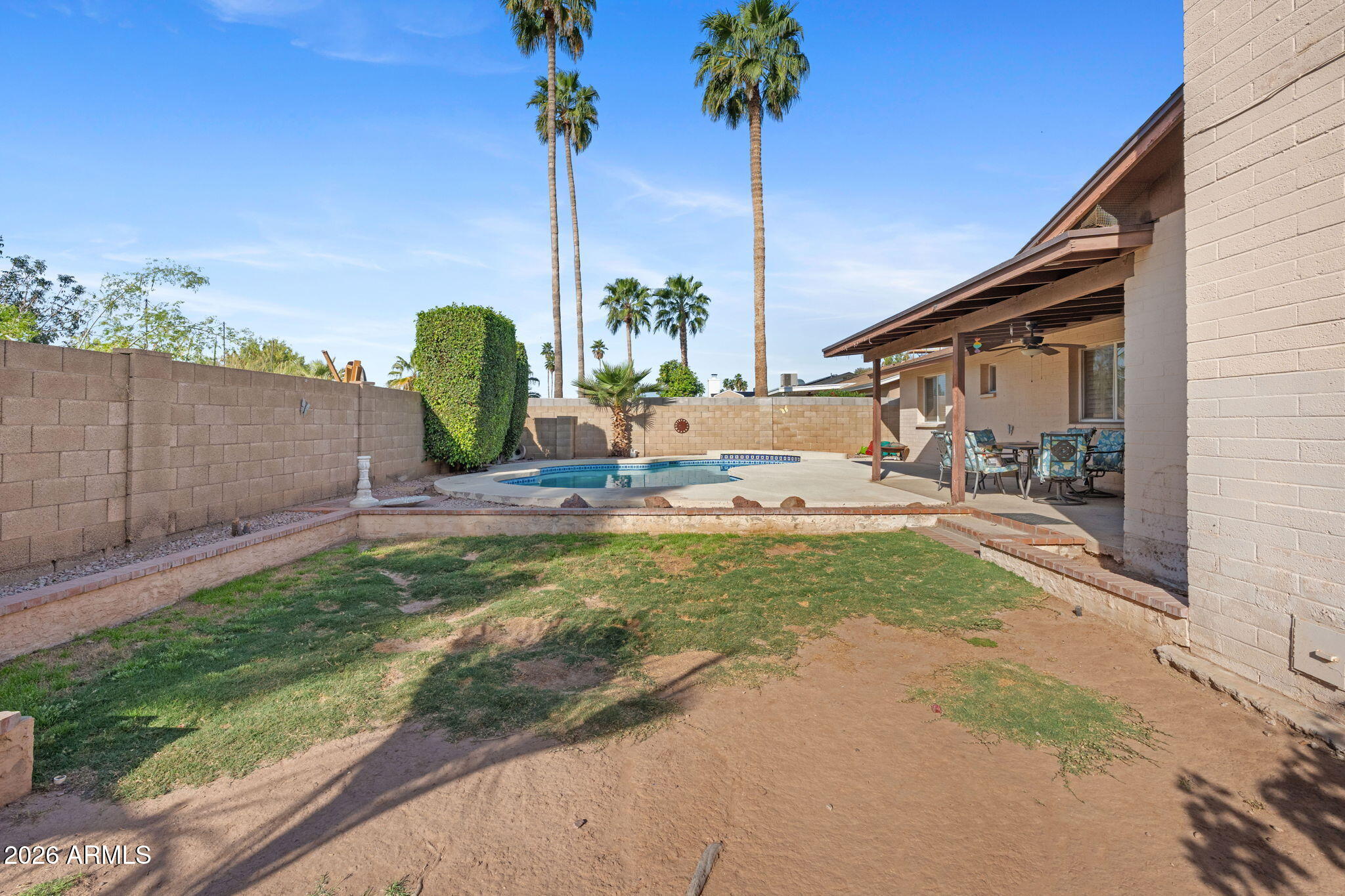 2137 E APOLLO Avenue