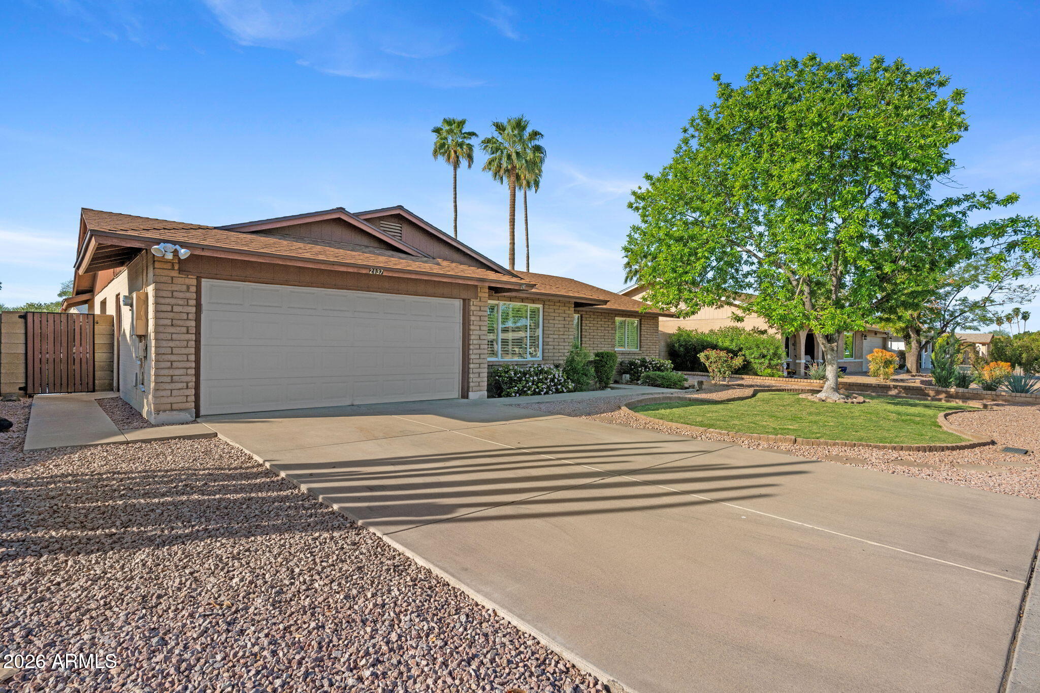 2137 E APOLLO Avenue