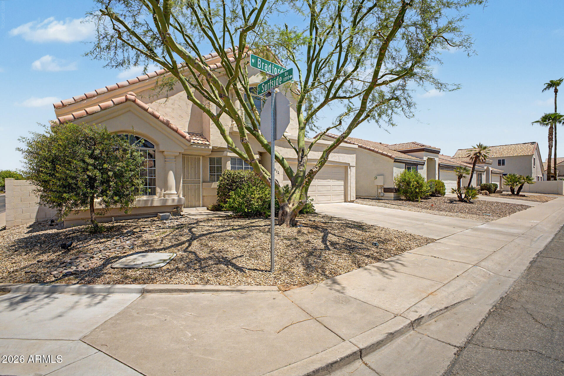 822 W BRADFORD Drive