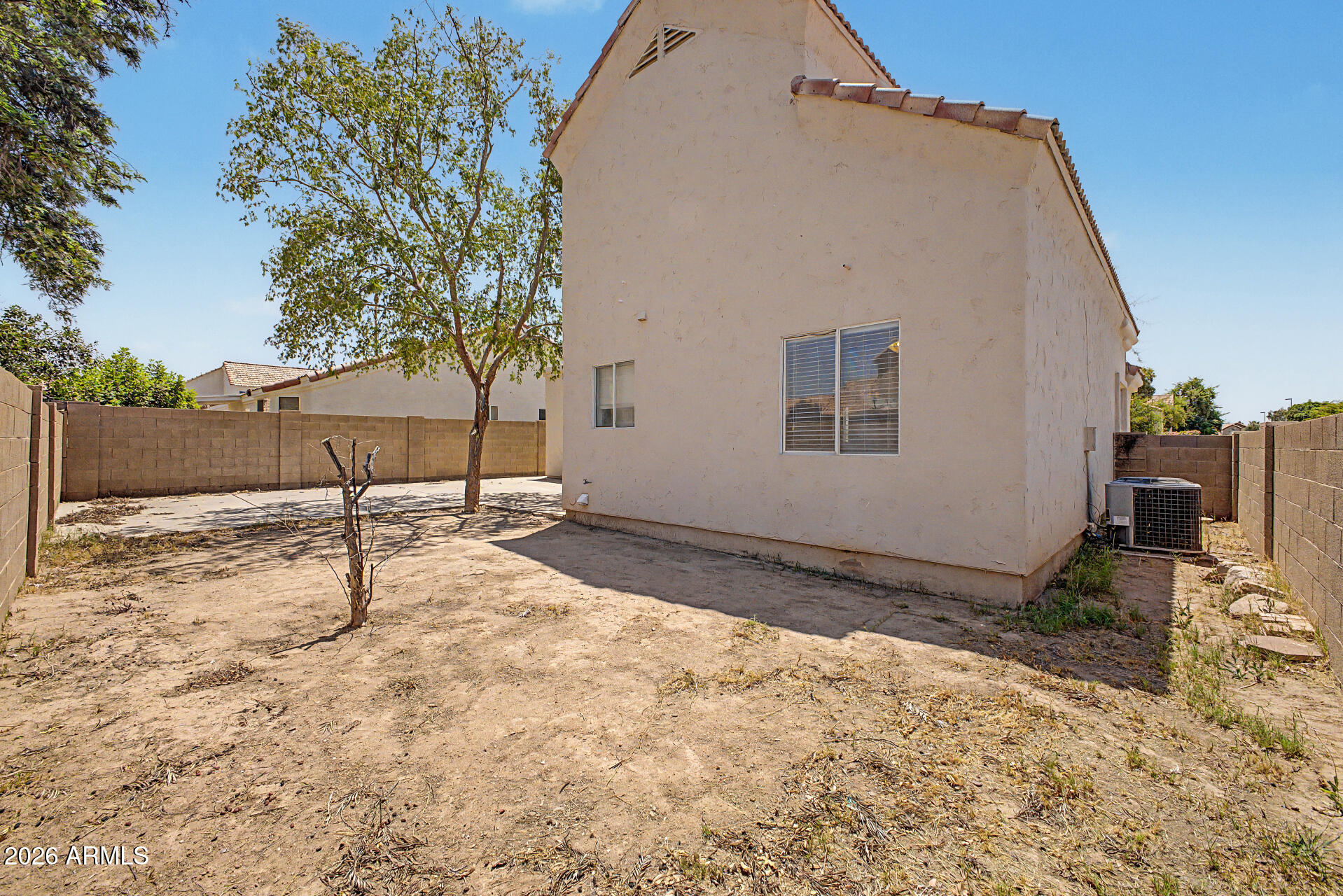 822 W BRADFORD Drive