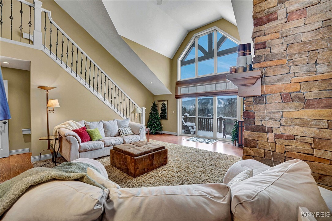 8 Mountain View - Upper