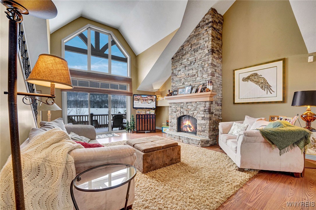 8 Mountain View - Upper