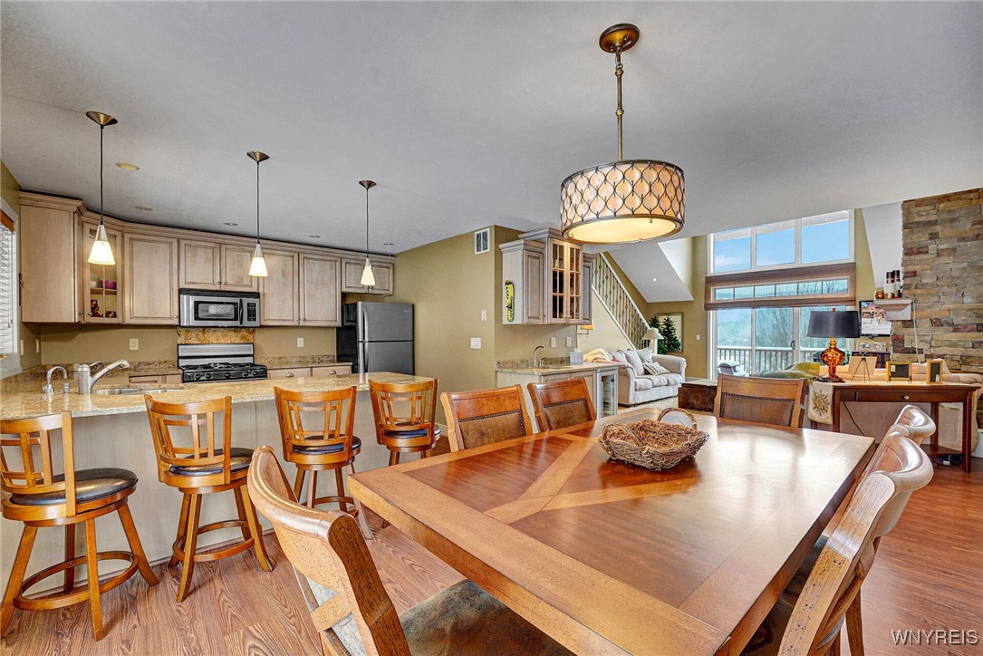 8 Mountain View - Upper