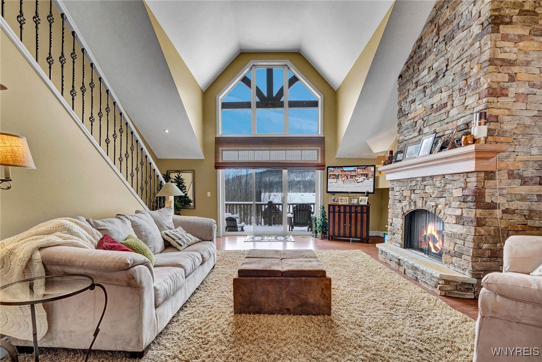 8 Mountain View - Upper