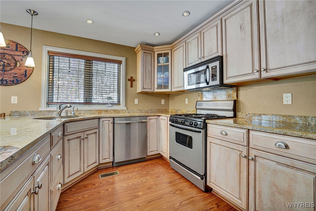 8 Mountain View - Upper