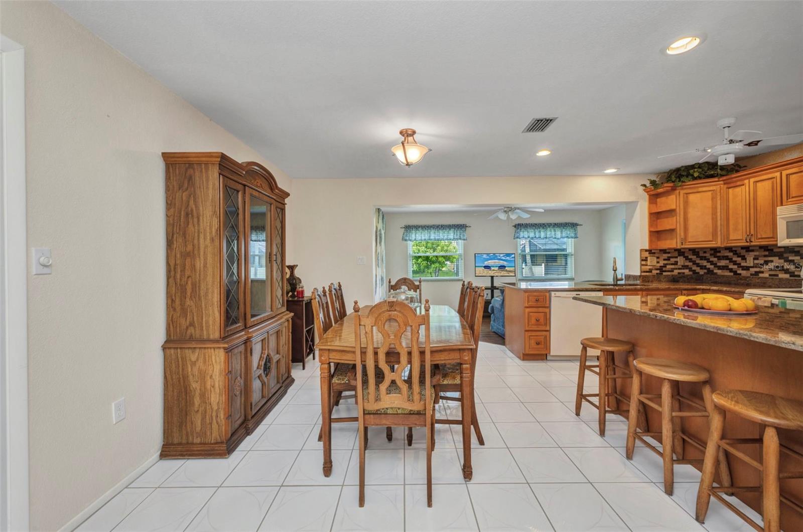 2201 HYATT DR