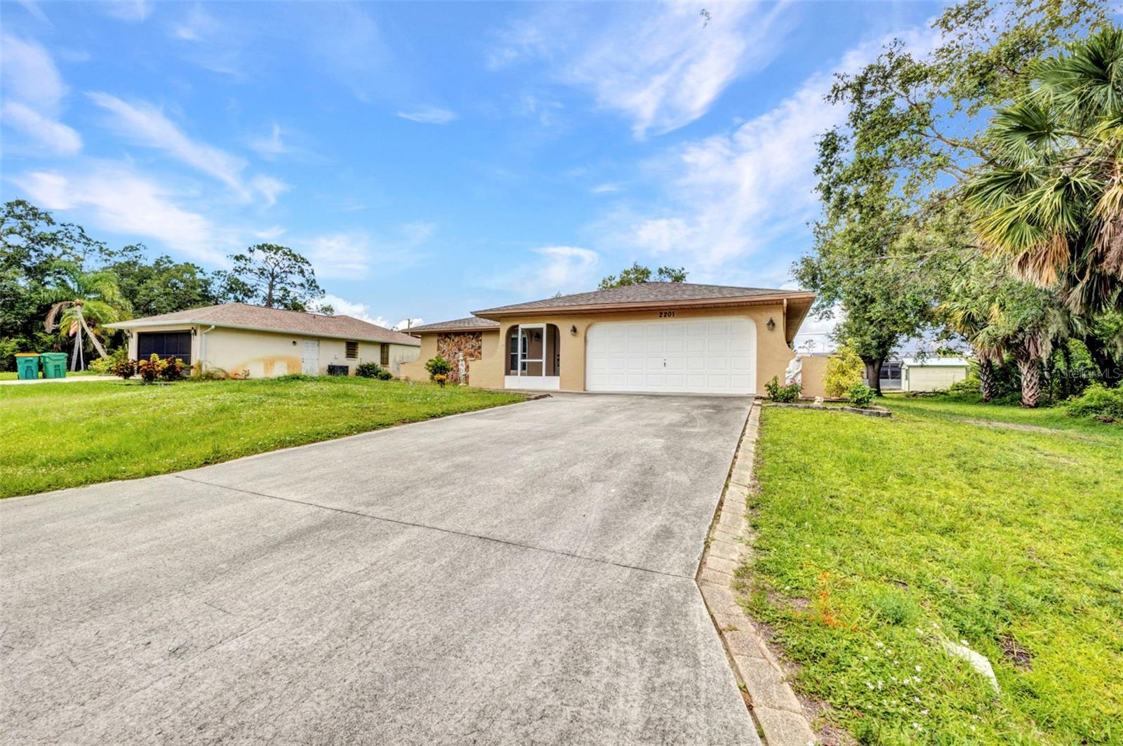 2201 HYATT DR