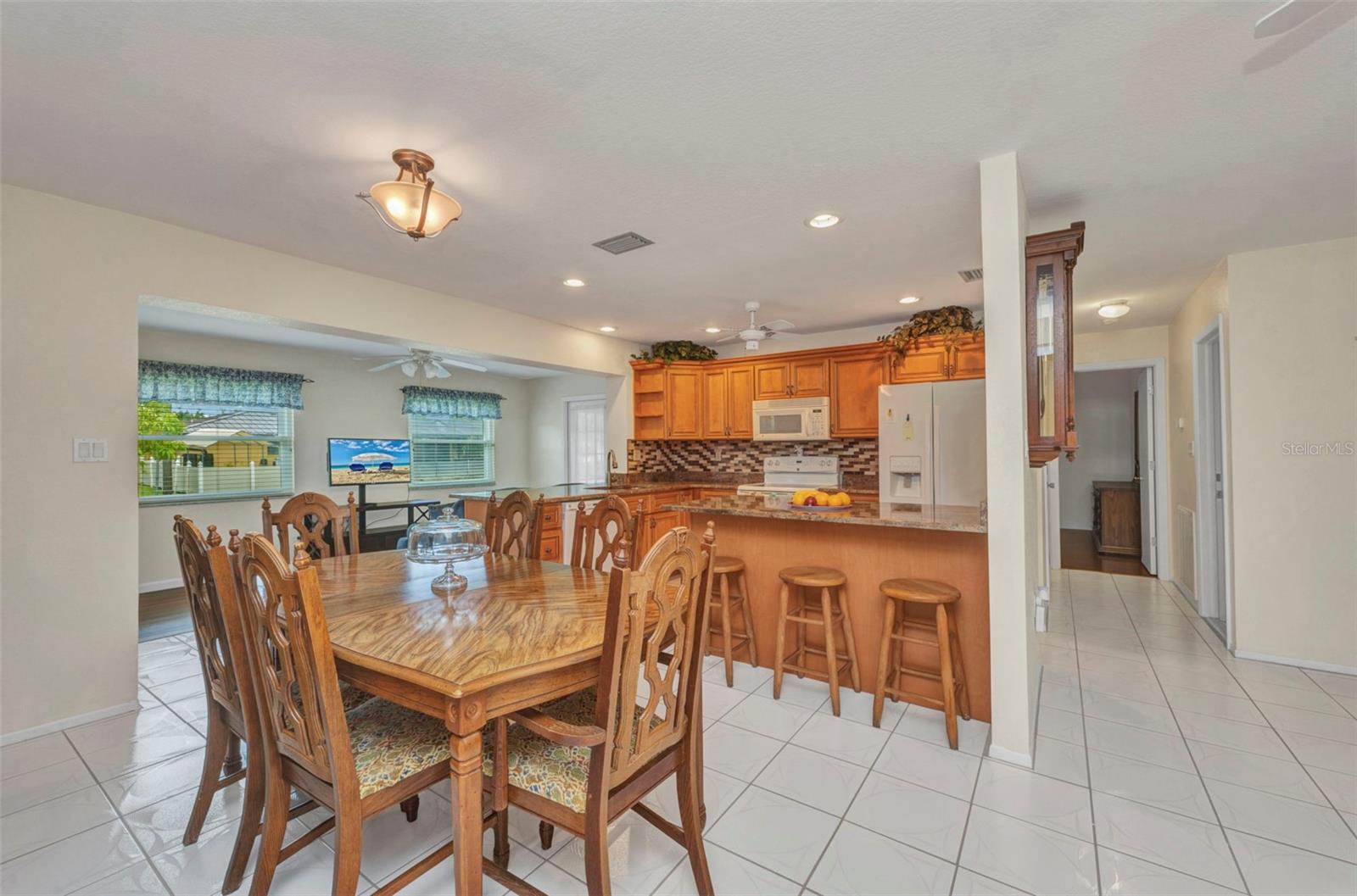 2201 HYATT DR