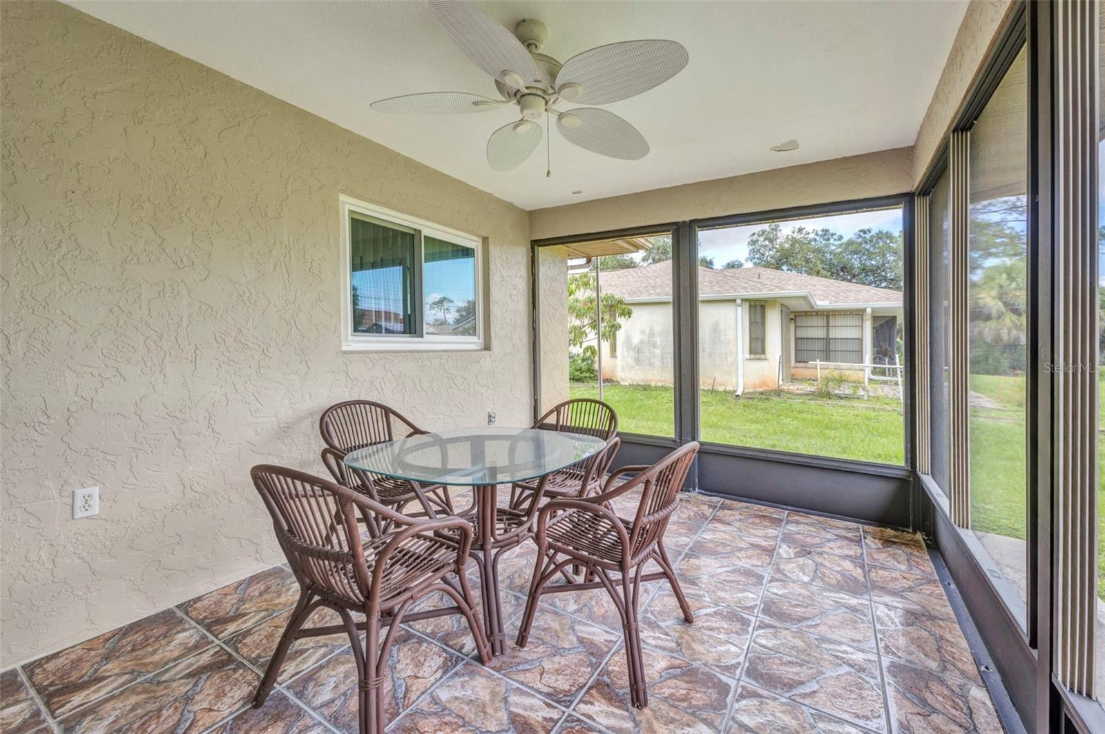 2201 HYATT DR
