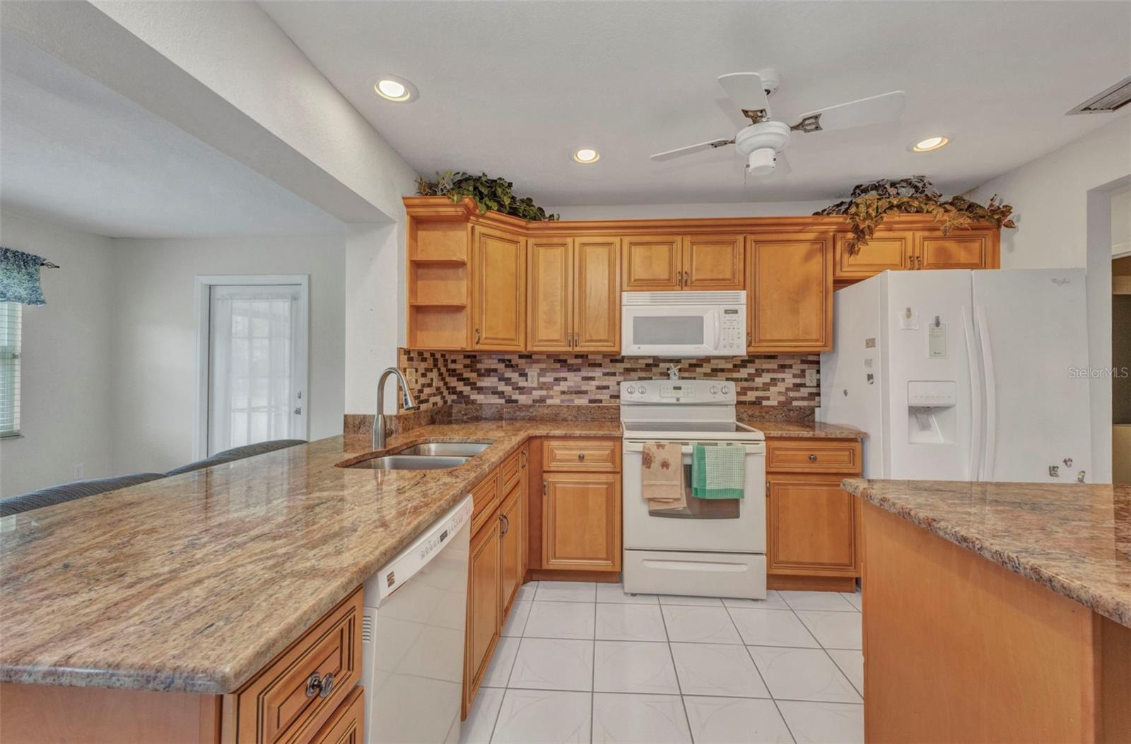 2201 HYATT DR
