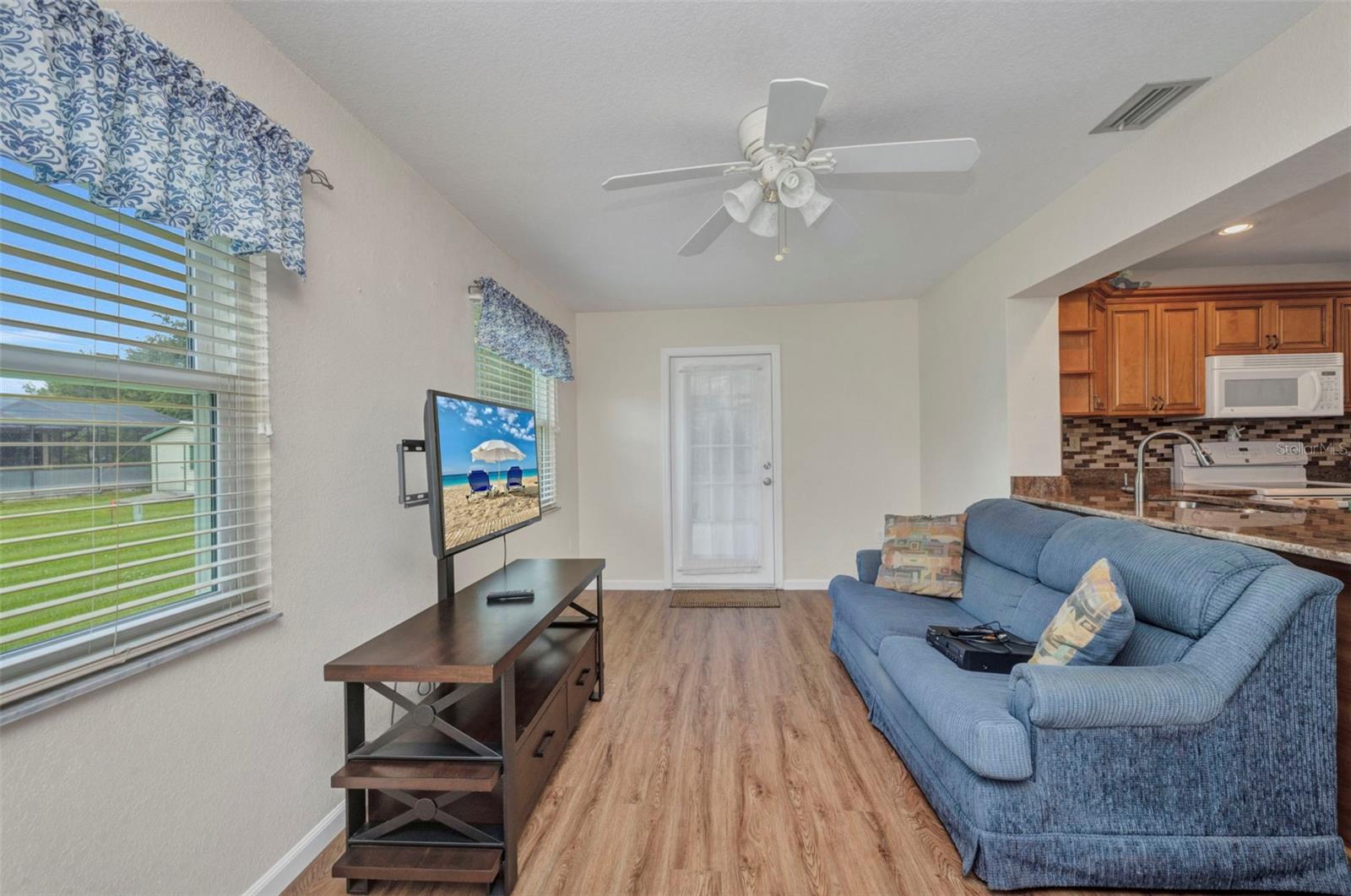 2201 HYATT DR