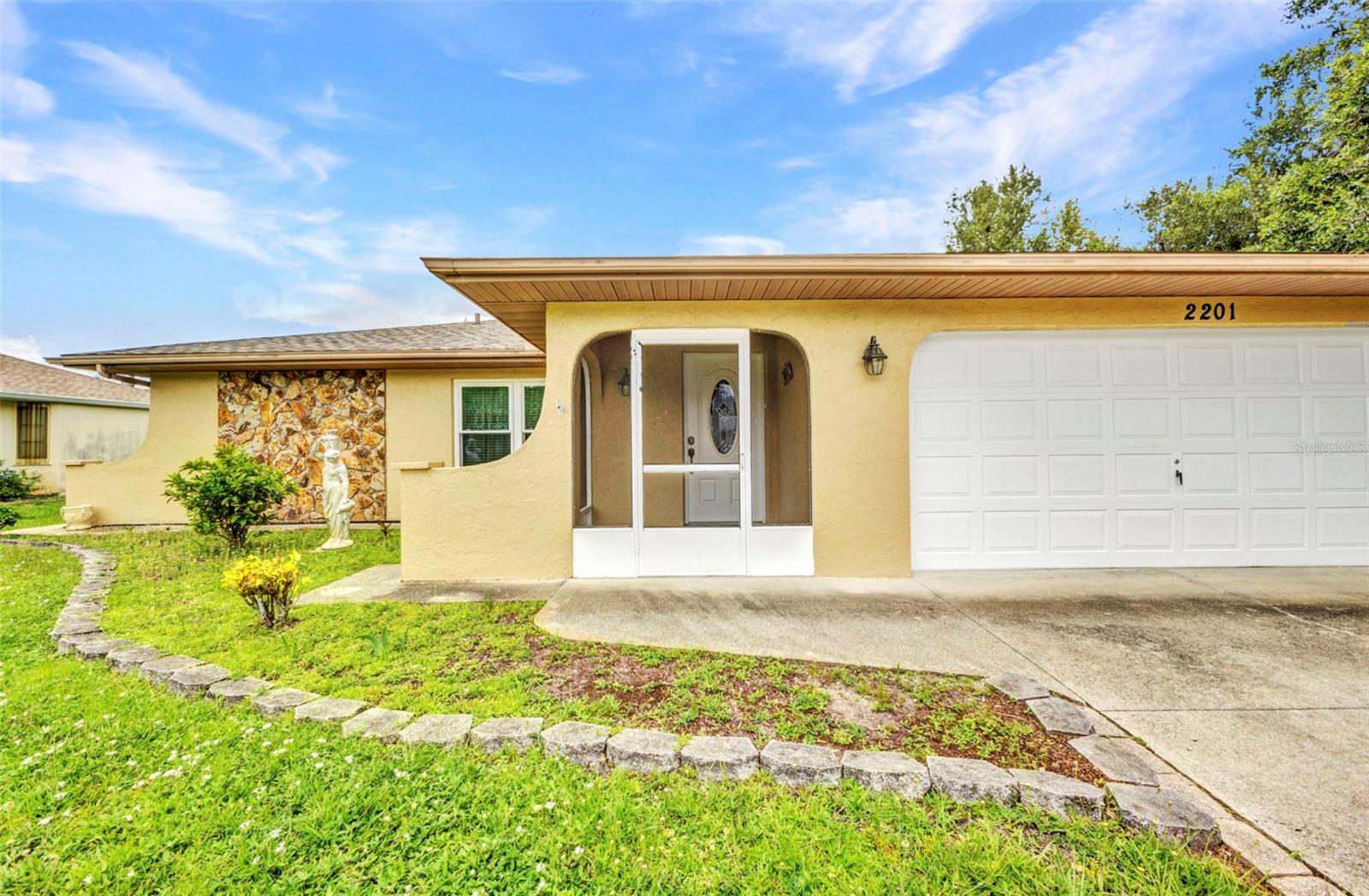2201 HYATT DR