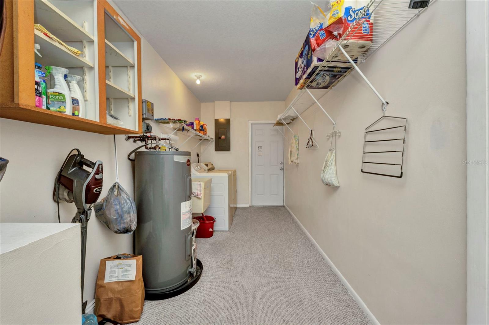 2201 HYATT DR