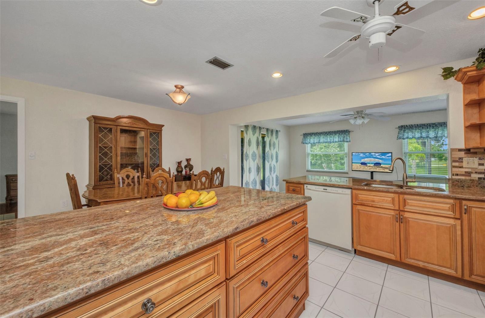 2201 HYATT DR