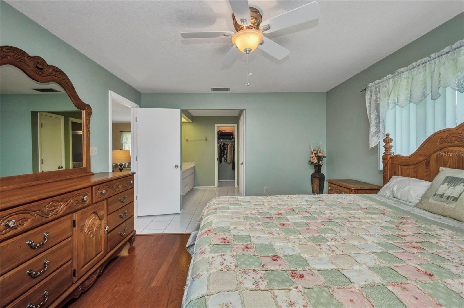 2201 HYATT DR