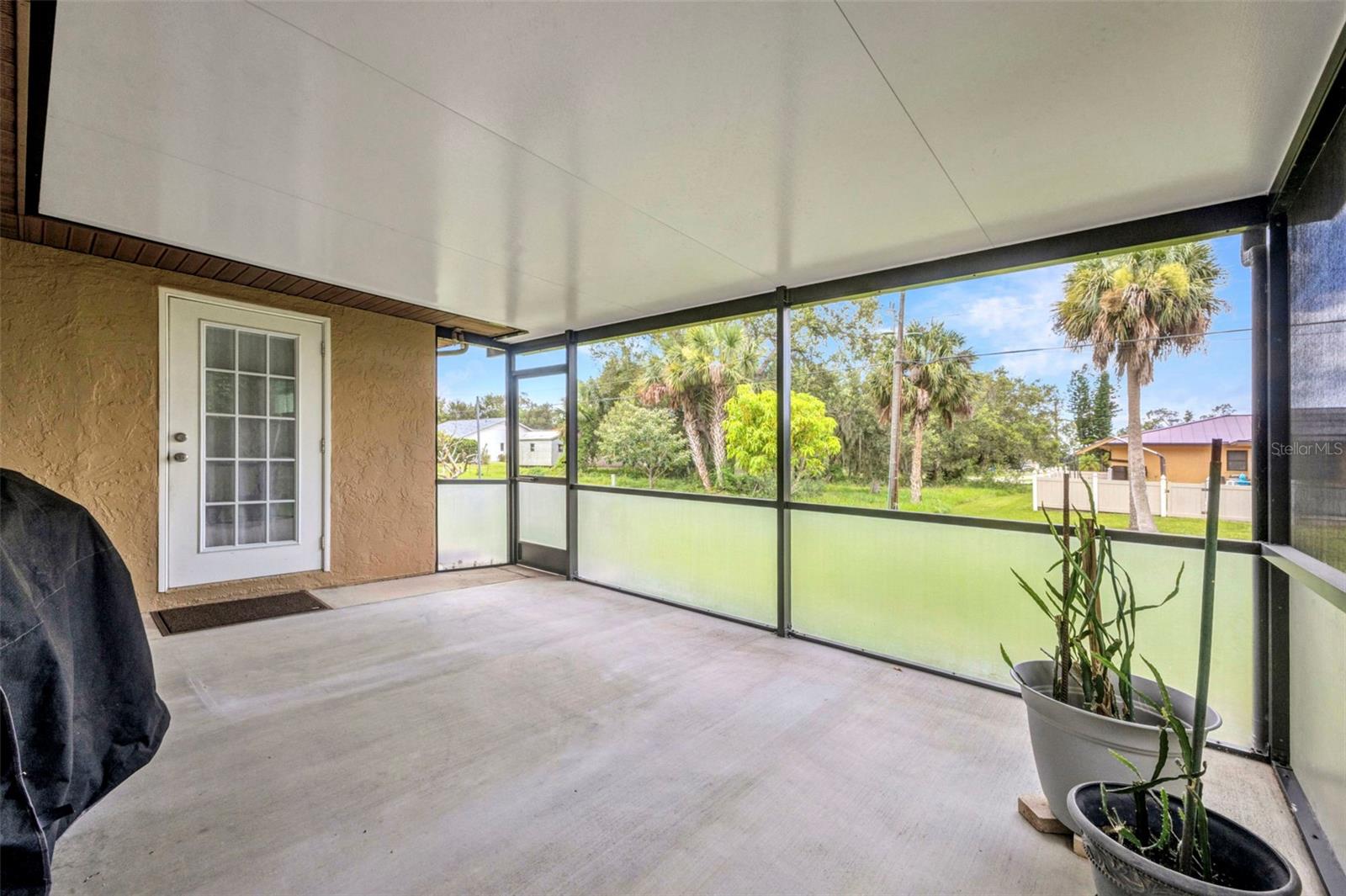 2201 HYATT DR