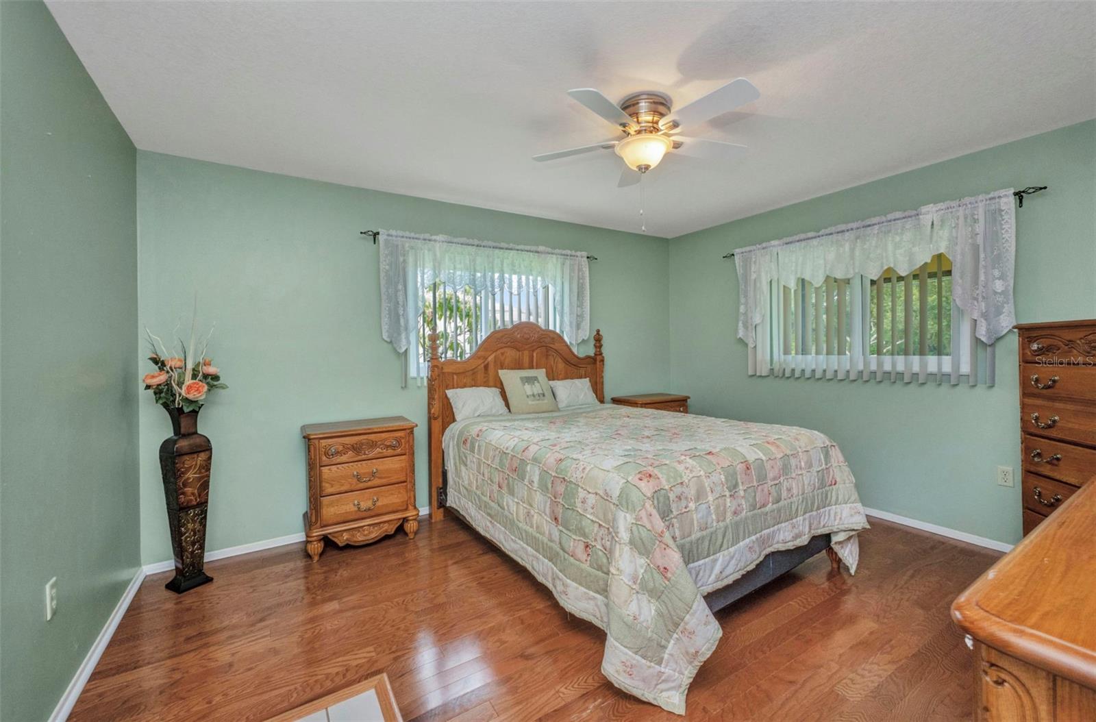2201 HYATT DR