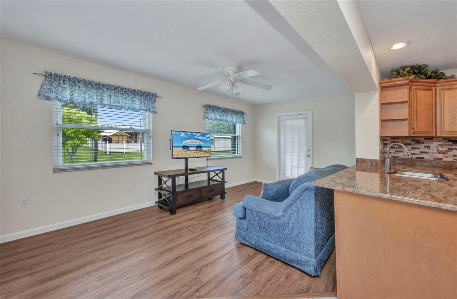 2201 HYATT DR