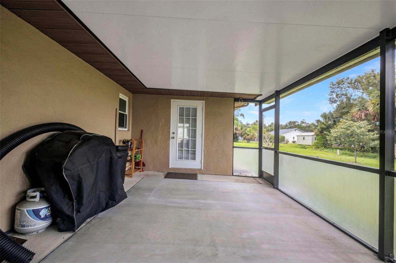 2201 HYATT DR