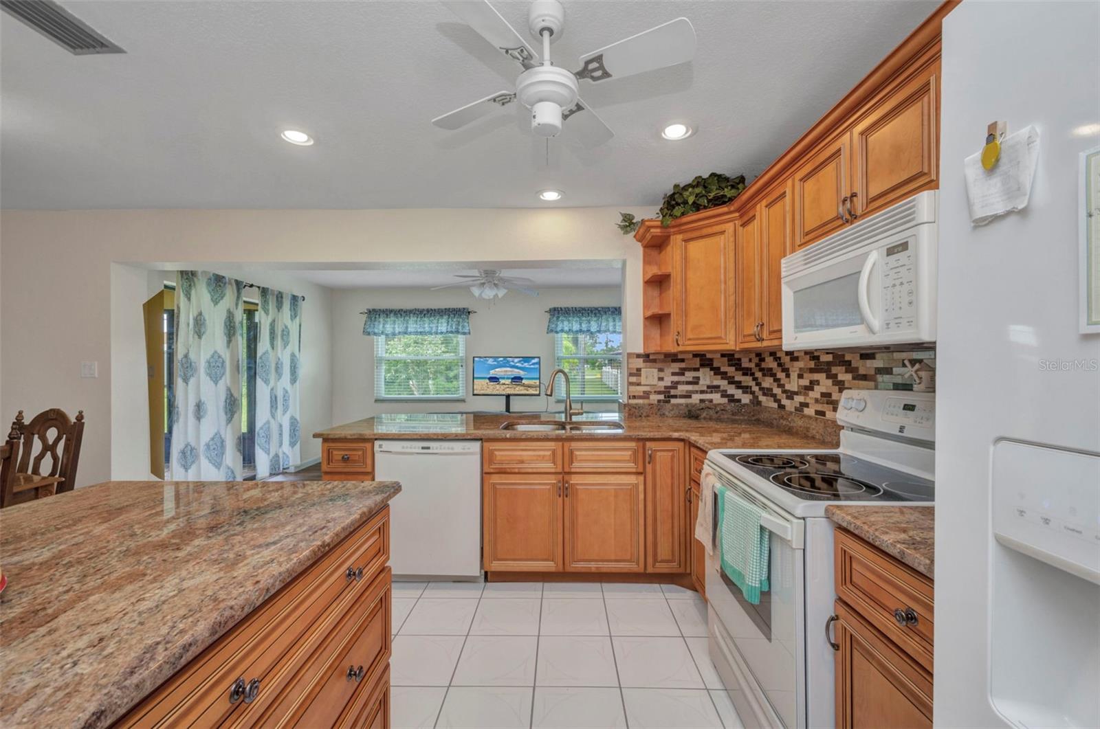 2201 HYATT DR