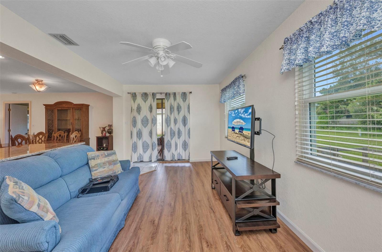 2201 HYATT DR