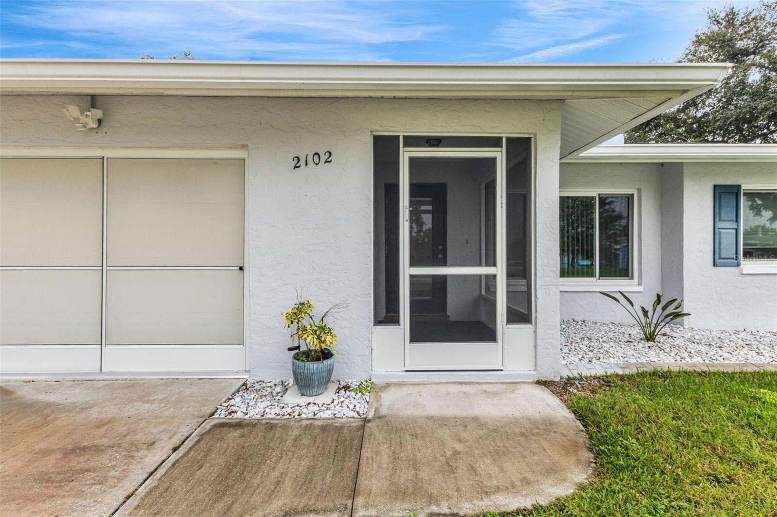 2102 ALARIC ST