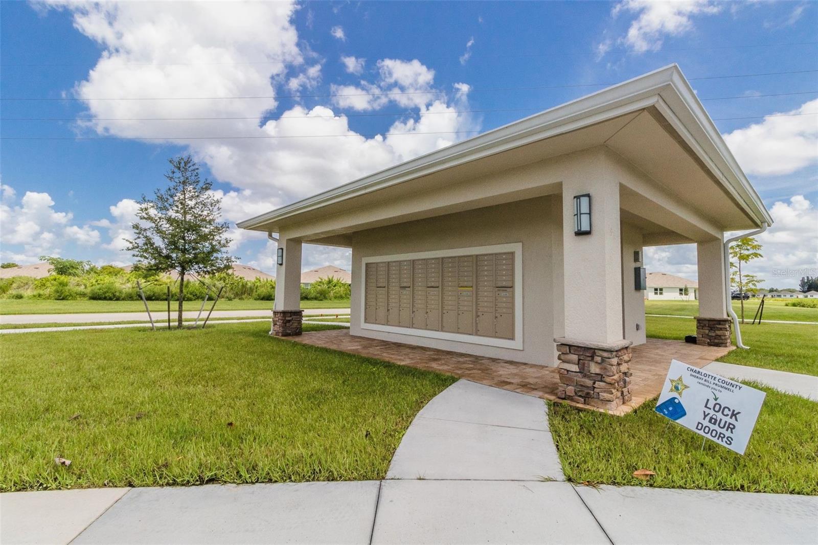 7177 W LENOX CIR