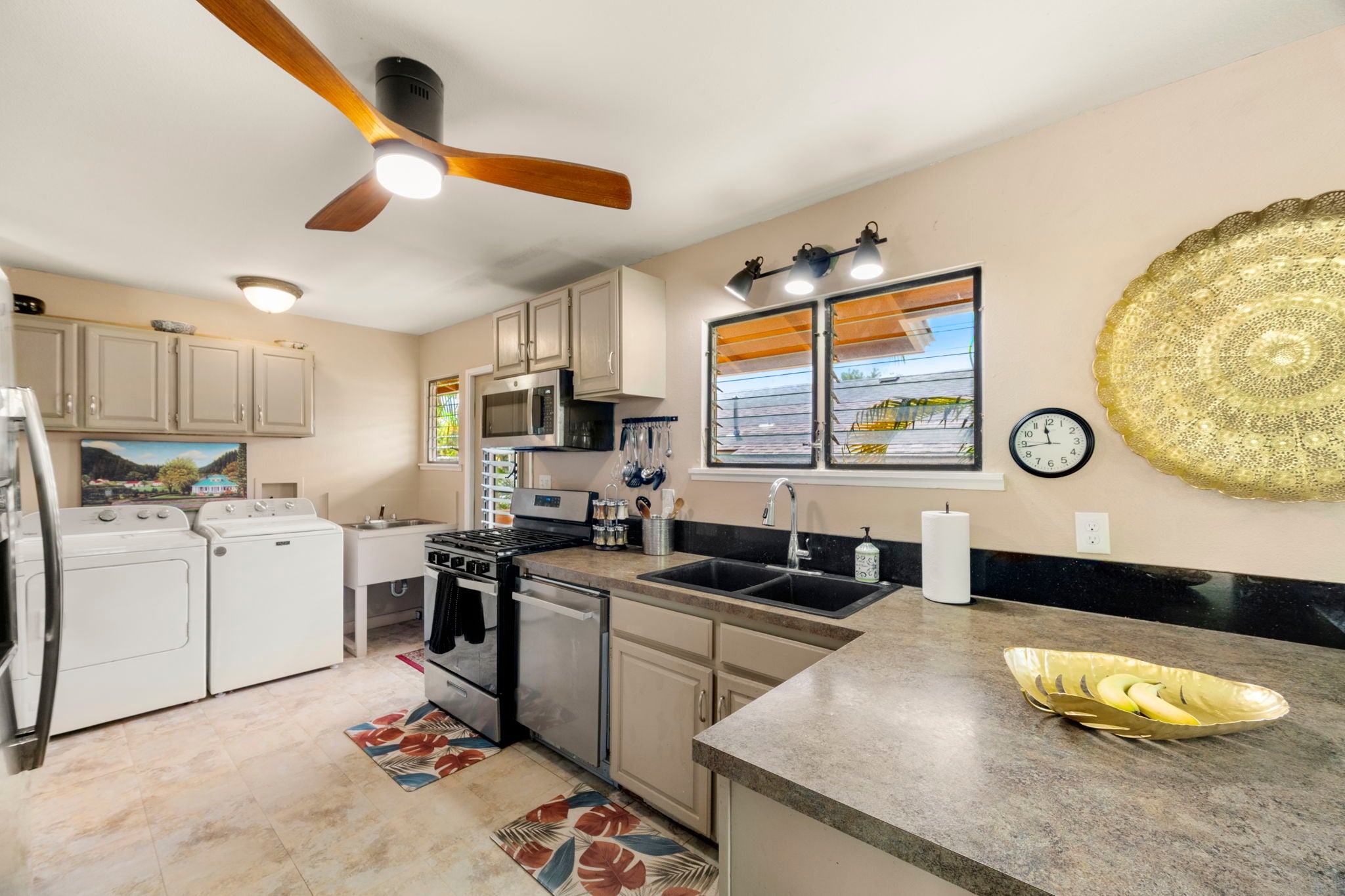 4911 ALIALI RD 0002
