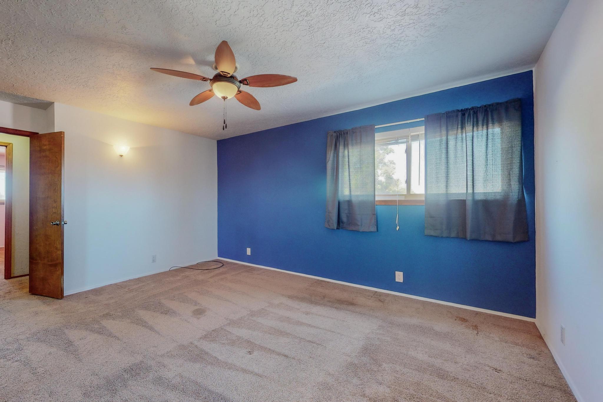 9412 Avenida De La Luna NE