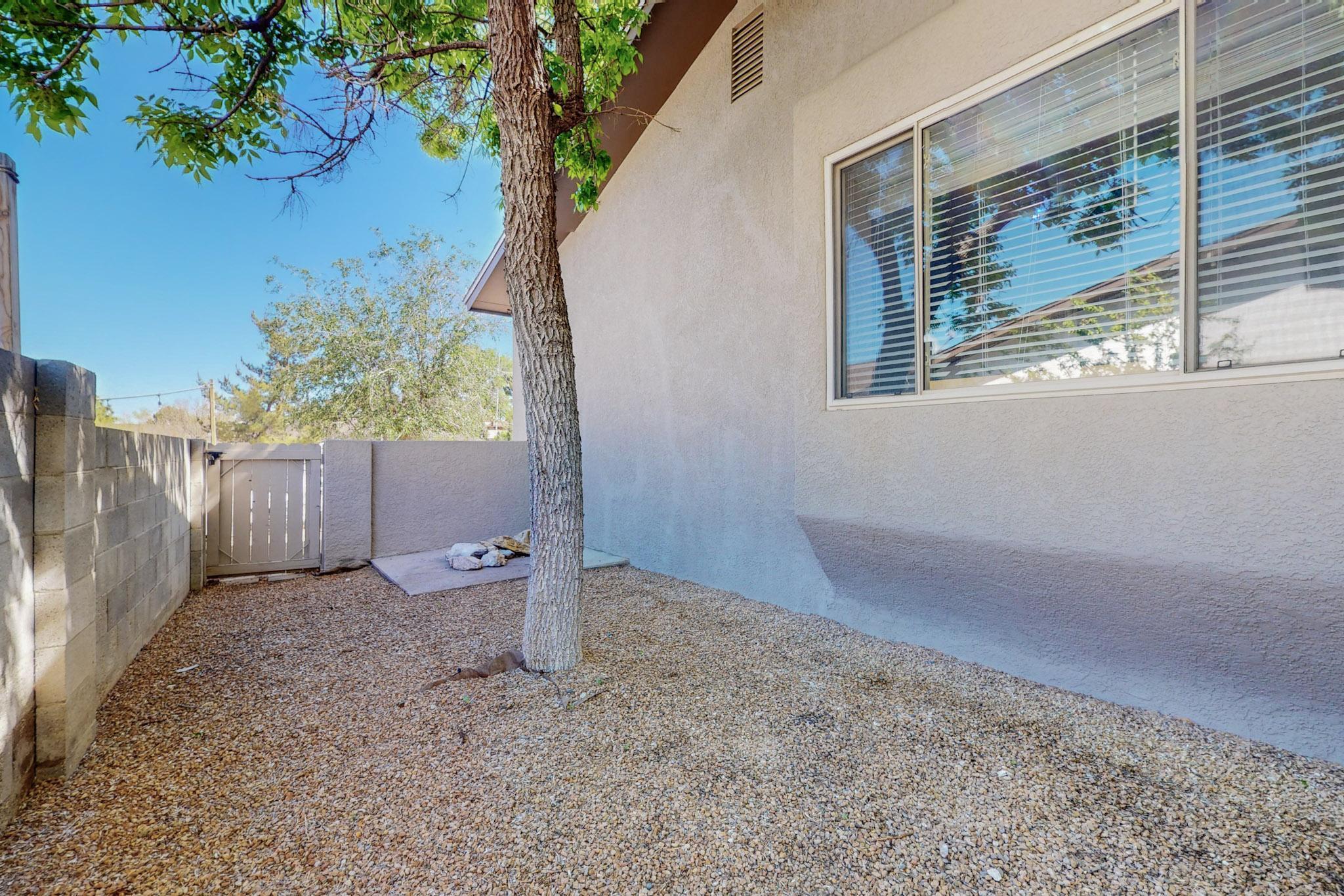 9412 Avenida De La Luna NE