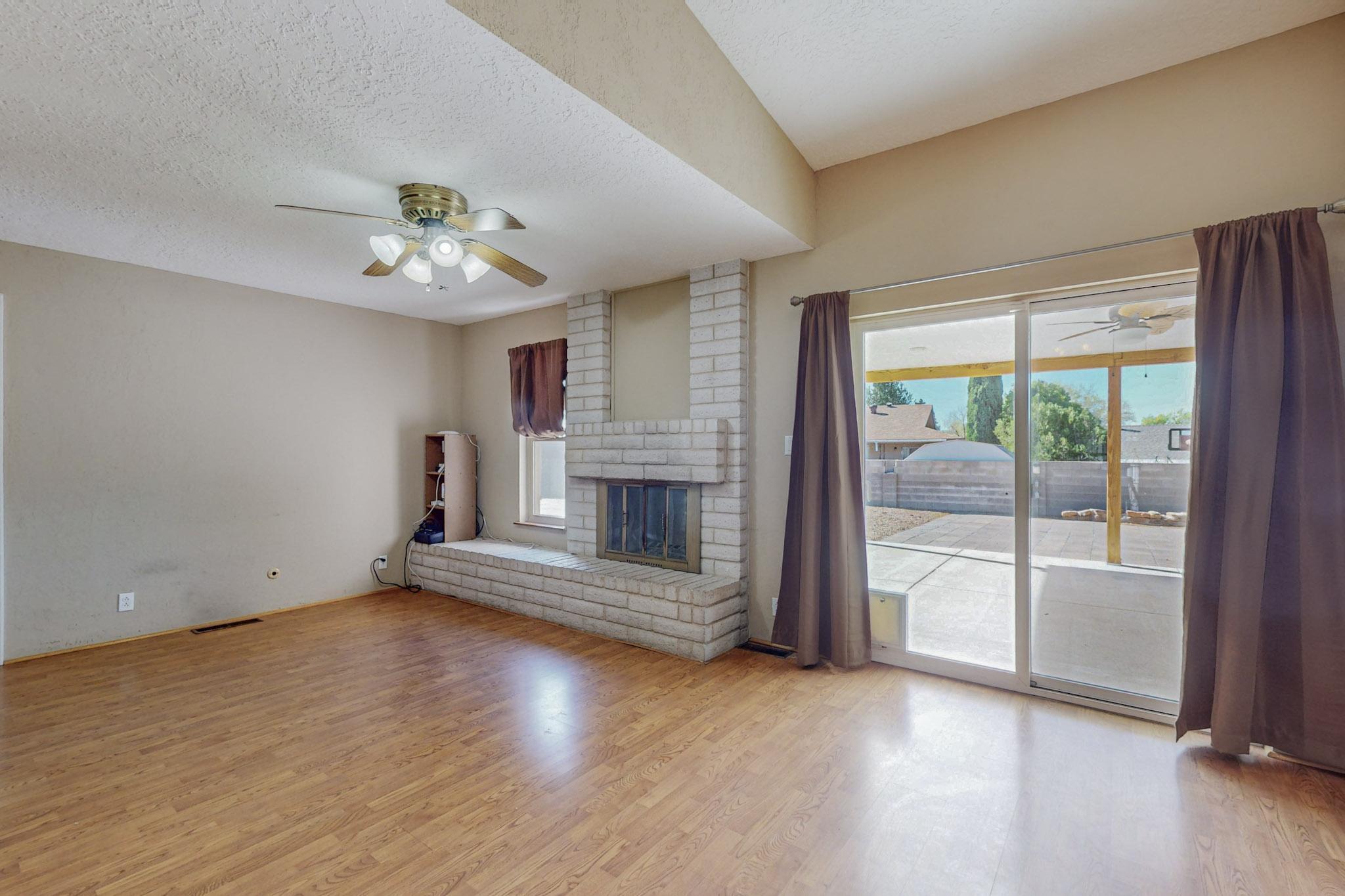 9412 Avenida De La Luna NE