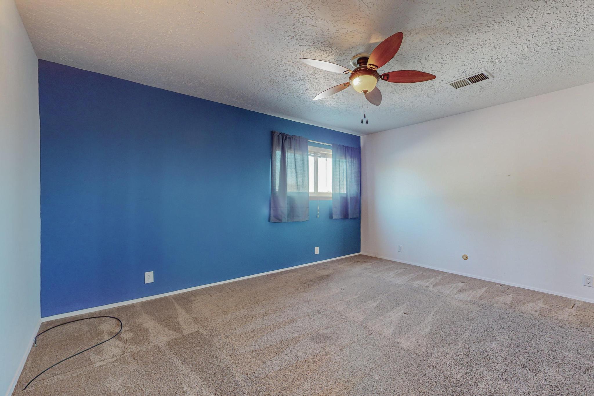 9412 Avenida De La Luna NE