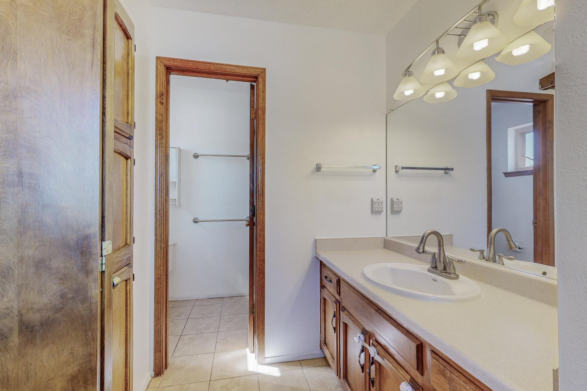 9412 Avenida De La Luna NE