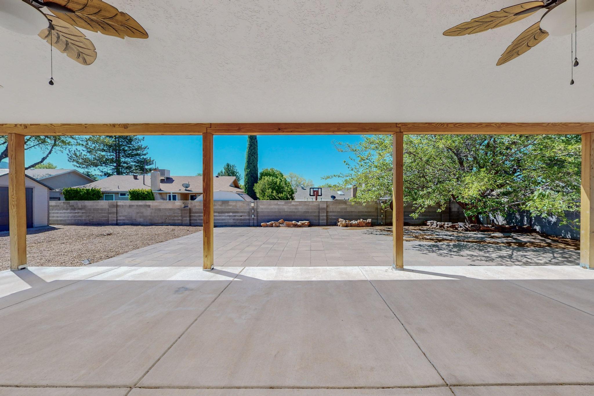 9412 Avenida De La Luna NE