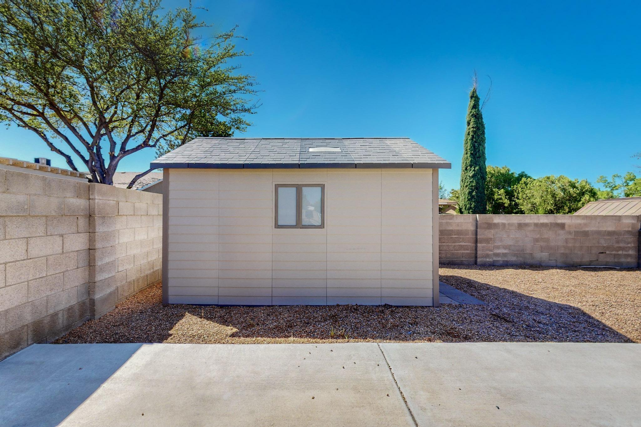 9412 Avenida De La Luna NE