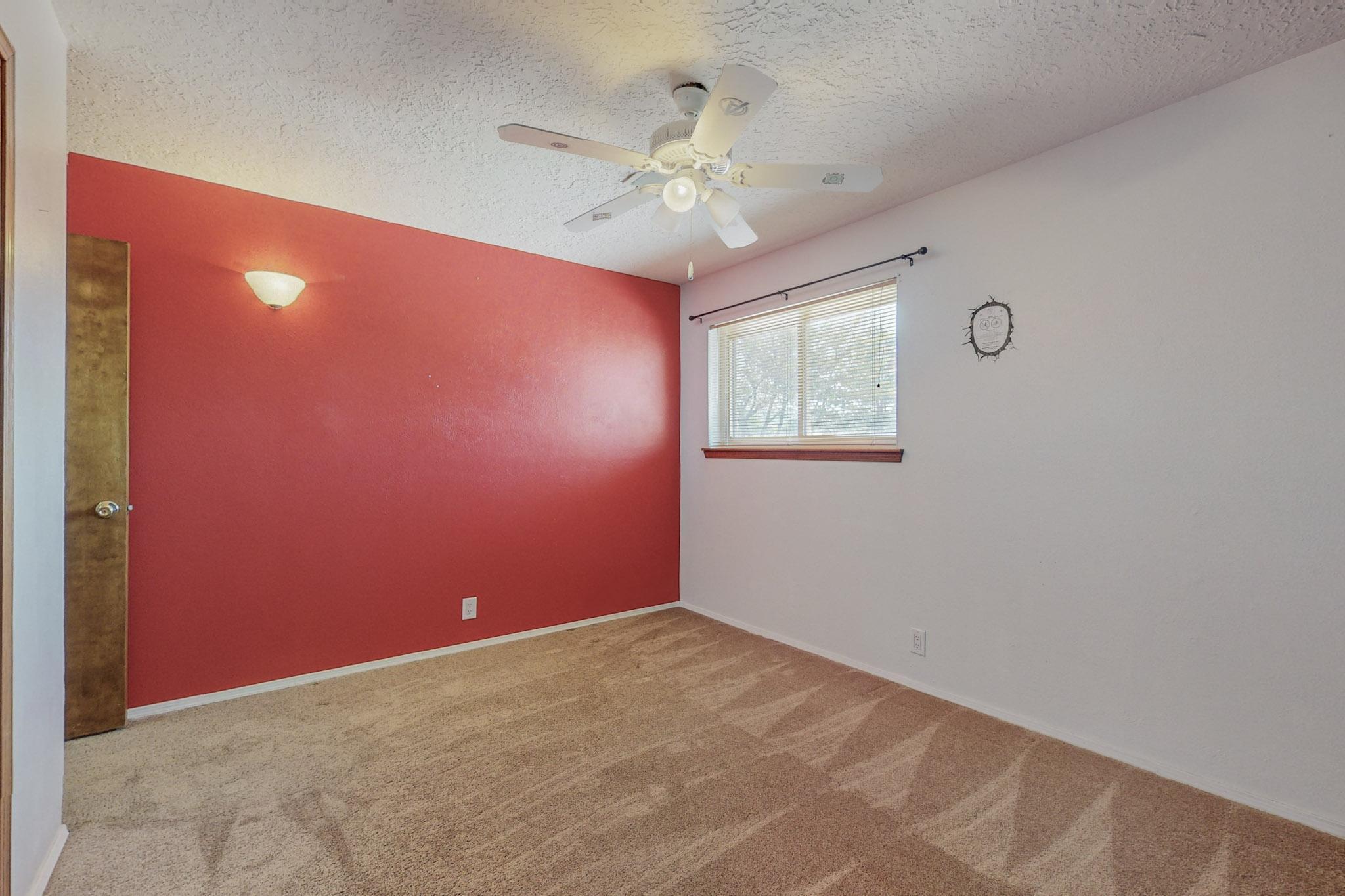 9412 Avenida De La Luna NE