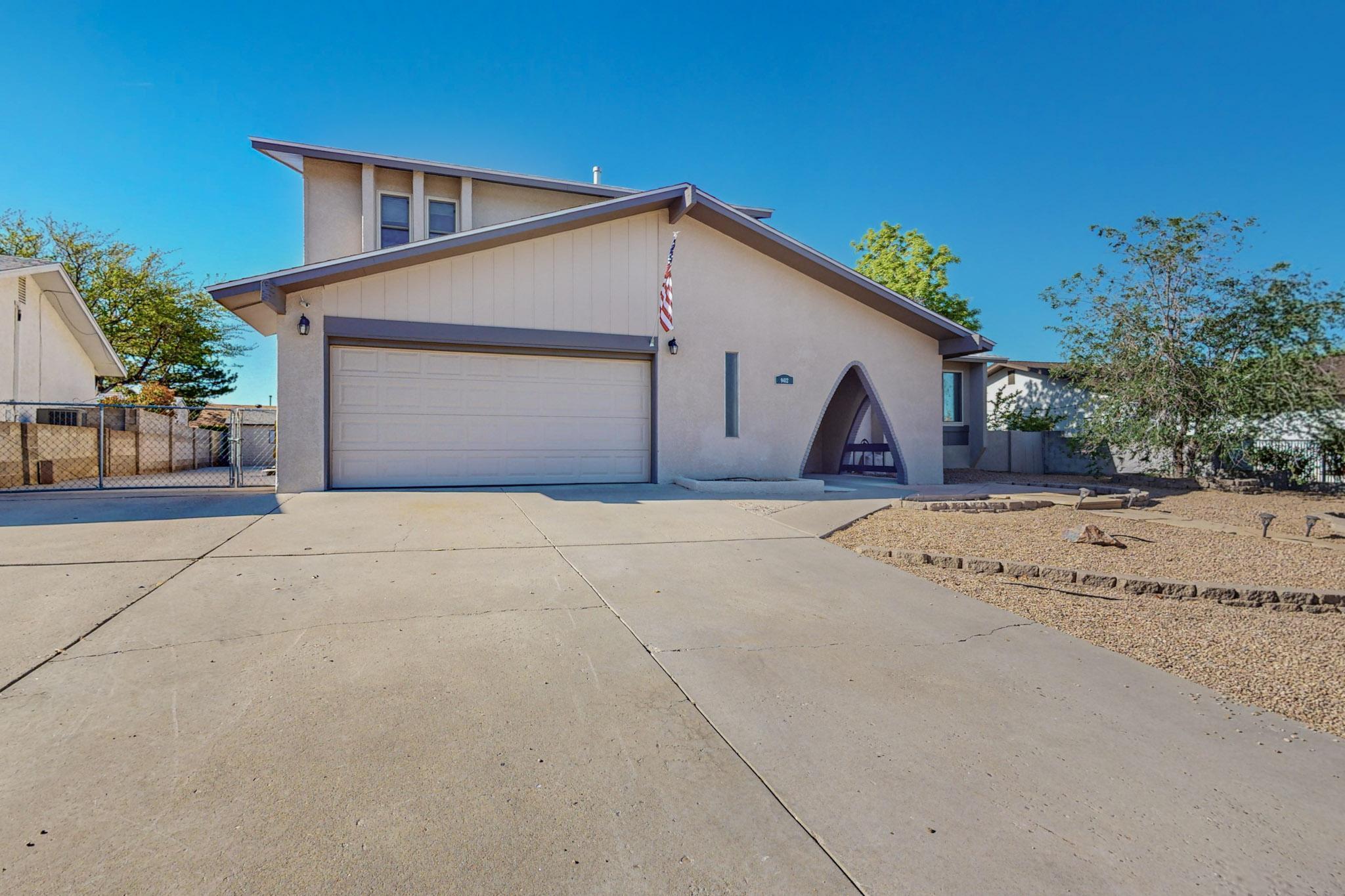 9412 Avenida De La Luna NE